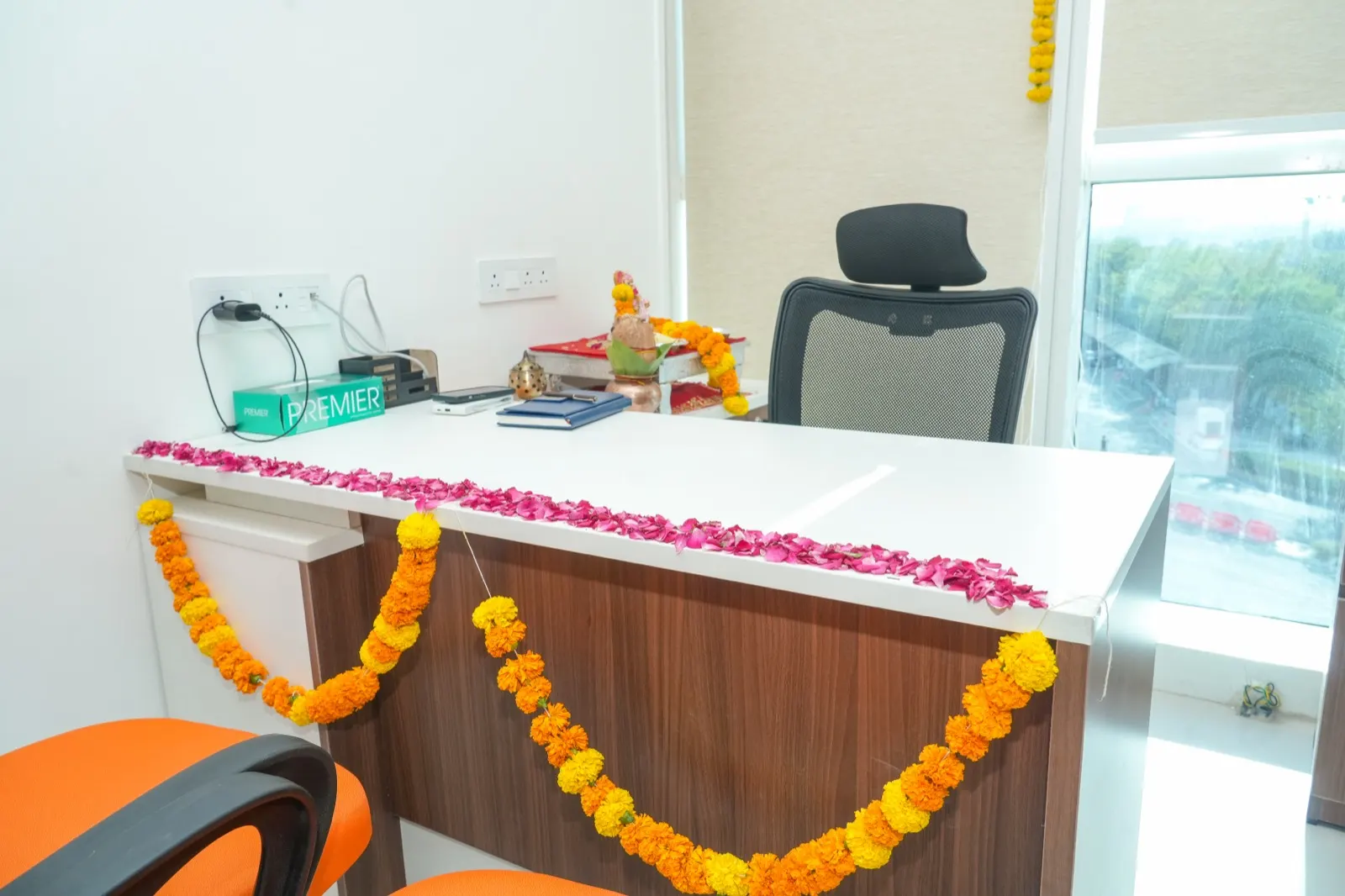 Reception desk with garlands